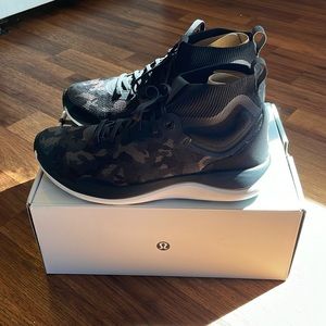 Lululemon athletica Women’s workout shoe “charge feel” mid LNY